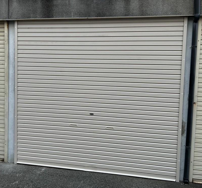 車庫　手動シャッター　交換工事