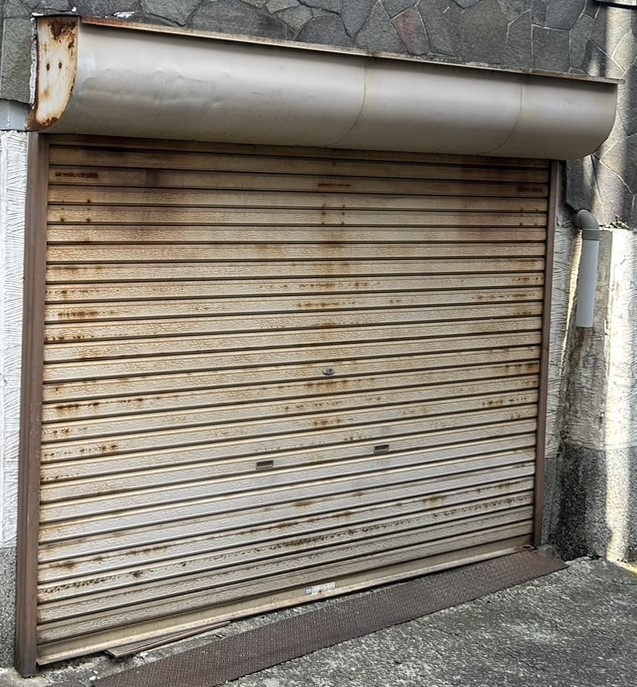 車庫　手動シャッター交換