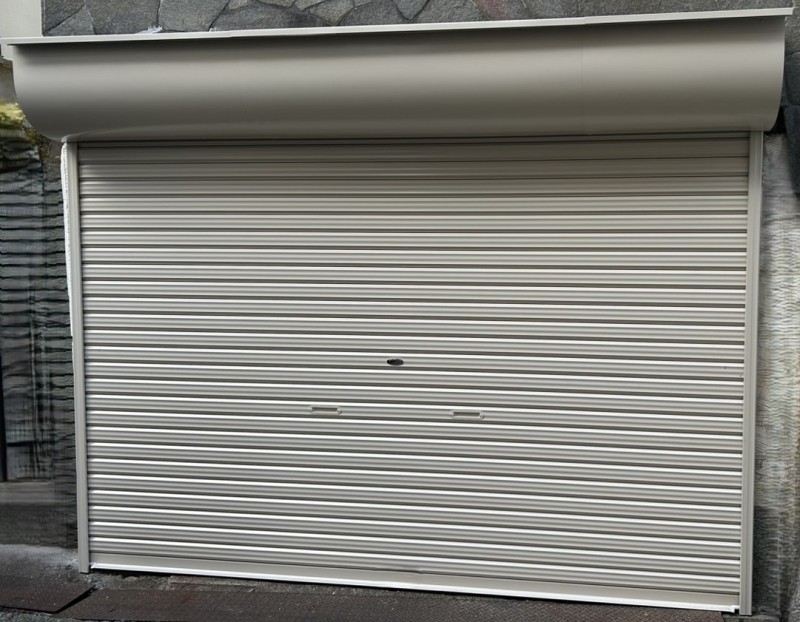 車庫　手動シャッター交換