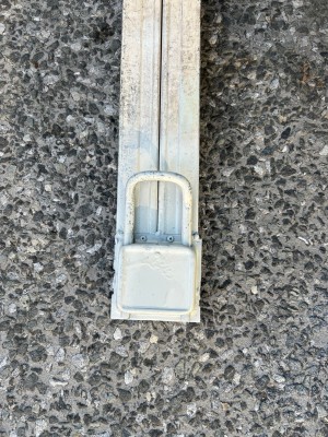 店舗　手動シャッター　中柱修理