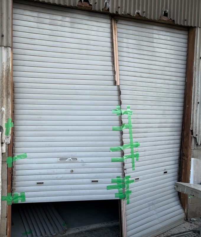 倉庫　手動シャッター　交換工事