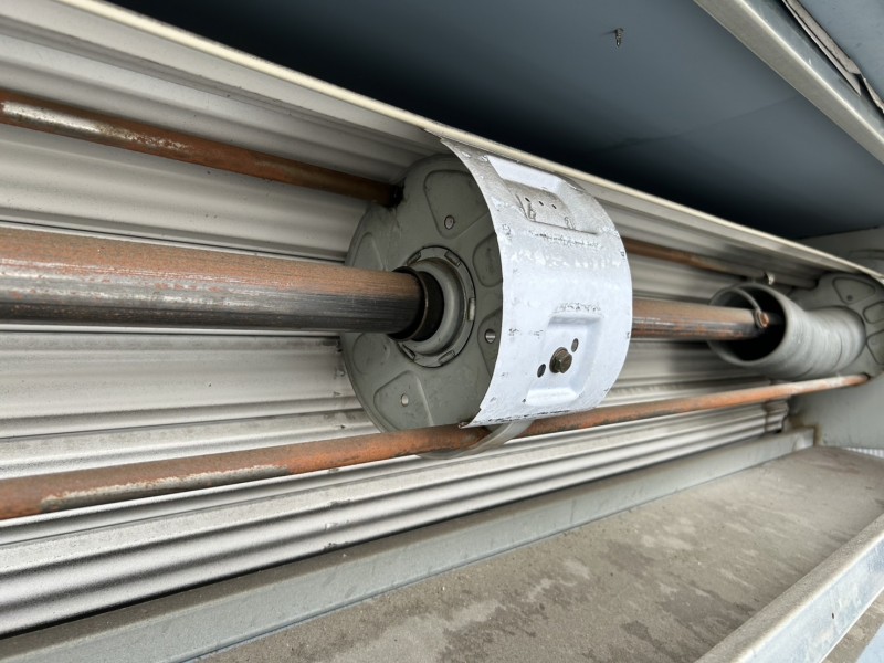 倉庫　手動シャッターの電動化工事