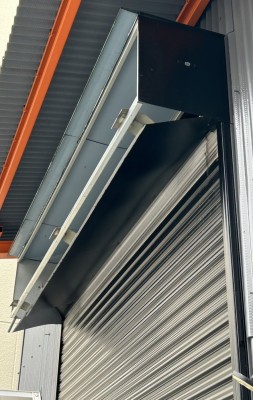 倉庫　手動シャッターの電動化工事