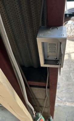 倉庫　手動シャッターの電動化工事