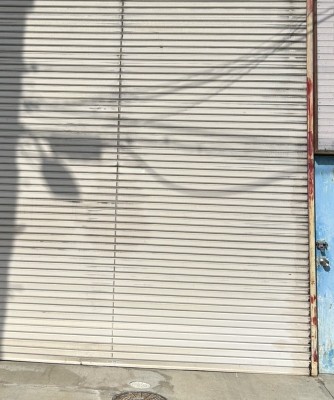 車庫　電動シャッター　スラット脱線復旧作業