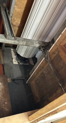 店舗　電動シャッター　ブラケット修理