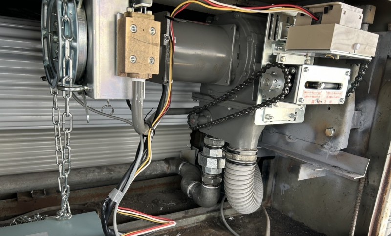 倉庫　非常電源装置付き　電動シャッター　交換工事　