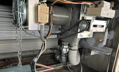 倉庫　非常電源装置付き　電動シャッター　交換工事　